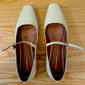 Intentionally Blank Off White Patent Mary Janes - Size 39